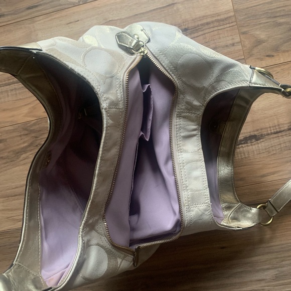 Coach Bag multiple pockets - Picture 2 of 13